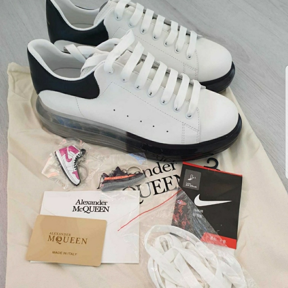 Instagram@trendin_outfitz designer shoes - Picture 3 of 8